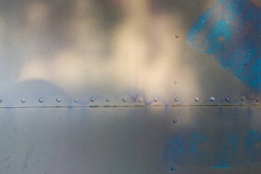 Askeri Metal Yüzeyinde Mavi Boya İzli Soyut Grunge dokusu
