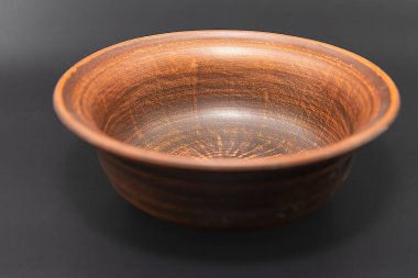 Kil kase siyah arka planda izole