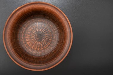 Kil kase siyah arka planda izole