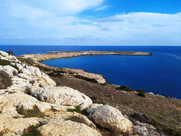希腊角观点 塞浦路斯 地中海海岸 Ayia Napa附近海面上的悬崖夏季海洋景观 放松和宁静的概念 — 图库照片