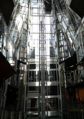 Futuristc Alışveriş Merkezi Yeni Değişiklik, Londra