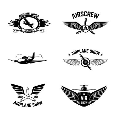 Uçak seti, beyaz arka planda yalıtılmış etiketleri gösterir. Hava çatalı. Uçuş kulübü. Vektördeki tasarım öğeleri.