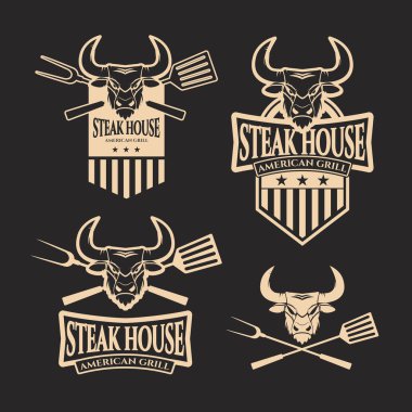 Et lokantası Amblemler şablonları kümesi. Izgara. Mangal ve ızgara etiketleri, rozetler, logolar ve Amblemler. Steak house restoran menü tasarım öğeleri
