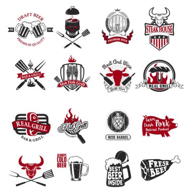 Izgara seti, barbekü, taze bira, biftek evi etiketleri ve amblemler. Et ve şarap. Sıcak ızgara. Fıçı bira. Gerçek ızgara.