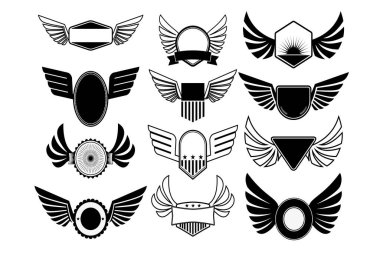 Beyaz arka planda pankartlı kanatlar. Heraldik kanatlar. Logo, etiket ve amblem tasarımı için element. Vektör illüstrasyonu.