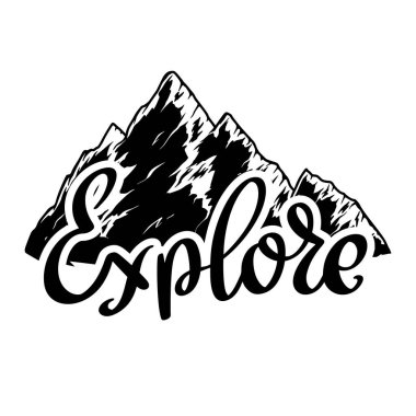 Keşfedin. Beyaz arkaplanda dağdan izole edilmiş harfli ifade