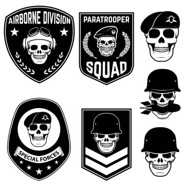 Askeri amblem ve tasarım öğeleri kümesi. Kafatasları ile askeri başlıklar. Paraşütçü. Hava indirme Tümeni. Amblem, rozet, etiket tasarım öğeleri.