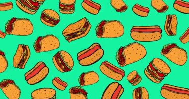 Fast food renkli arka planda sallanıyor..