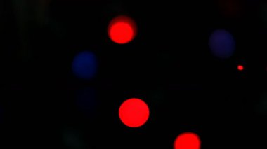 Koyu arkaplanda yanıp sönen ışıklar