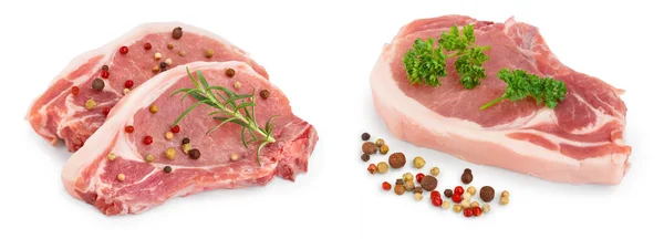Carne Porco Crua Fatiada Com Alecrim Pimenta Isolada Sobre Fundo — Fotografia de Stock