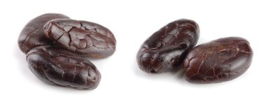 kakao çekirdeği üzerinde beyaz arka plan makro izole.