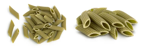 Зеленый Горошек Penne Pasta Изолирован Белом Фоне Вырезанием Пути Органические — стоковое фото