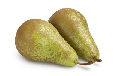 Yeşil konferans armudu tam derinlikte beyaz arkaplanda izole edildi.