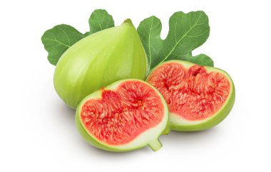 Olgun yeşil incir meyvesi, beyaz arka planda izole edilmiş, geniş bir alana yayılmış..