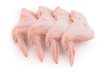 Saf tavuk kanatları beyaz arka planda izole edilmiş, geniş bir alana yayılmış. Üst Manzara. Düz yatıyordu.