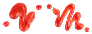 Kırmızı çilek şurubu beyaz arka planda izole edilmiş, geniş bir alana yayılmış, Üst Manzara. Düz yatıyordu,