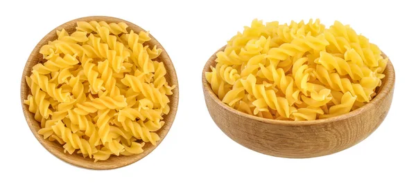Rauwe Fusilli Pasta Houten Kom Geïsoleerd Witte Achtergrond Met Volle — Stockfoto