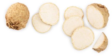 Taze kereviz kökü beyaz arka plan izole. Üst te. Düz yatıyordu