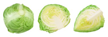 Yeşil lahananın yarısı beyaz arka planda, geniş bir alana yayılmış. Üst Manzara. Düz yatıyordu.