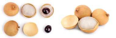 Beyaz arka plan üzerinde izole taze longan meyve. Üstten görünüm. Düz yatıyordu.