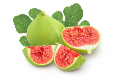 Olgun yeşil incir meyvesi, beyaz arka planda izole edilmiş, geniş bir alana yayılmış..