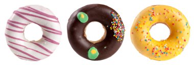 Beyaz arka planda izole edilmiş üç jöleli çörek..