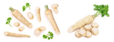 Dilimlenmiş maydanoz kökü ve beyaz arka planda izole edilmiş yapraklar, Üst Manzara. Düz yatıyordu.