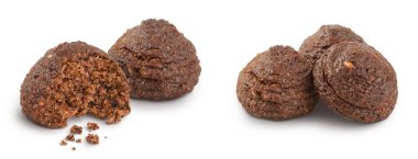 Kerob, muz, kaju, ayçiçeği tohumu ve Hindistan cevizi ezmeli çikolata kurabiyesi beyaz arka planda tam derinlikte izole edilmiş. Sağlıklı yemek, glütensiz, unsuz..