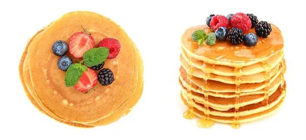 Pancake Stack Dengan Stroberi Dan Blueberry Terisolasi Pada Latar Belakang — Stok Foto