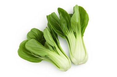 Beyaz arka planda taze pak choi lahanası var. Üst Manzara. Düz yatıyordu.