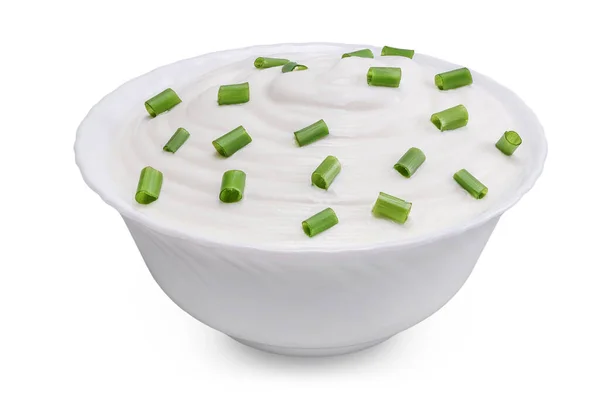 Ekşi Krema Yoğurt Seramik Kasede Yeşil Soğan Beyaz Arka Planda — Stok fotoğraf