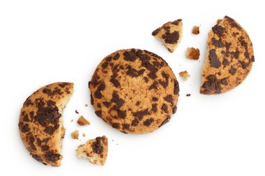 Beyaz arka planda yulaf ezmeli çikolatalı kurabiye. Üst Manzara. Düz yatıyordu.