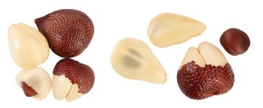 Yılan meyvesi beyaz arkaplanda izole edilmiş, alan derinliği tam, metin için üst görünümü kopya alanı ile. Düz yatıyordu