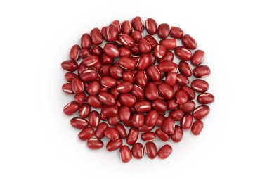 Kırmızı fasulye beyaz arka planda izole edilmiş. Üst Manzara. Düz yatıyordu