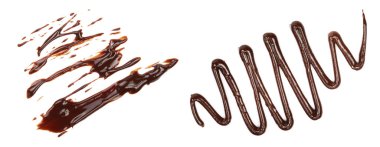 İzole üzerinde beyaz arka plan, yukarıdan dökme sıcak eritilmiş çikolata.