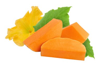 Tereyağlı kabak dilimi beyaz arka planda izole edilmiş, geniş bir alana yayılmış..