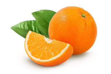 Dilimlenmiş turuncu meyve, beyaz arka planda tam derinlikte izole edilmiş..