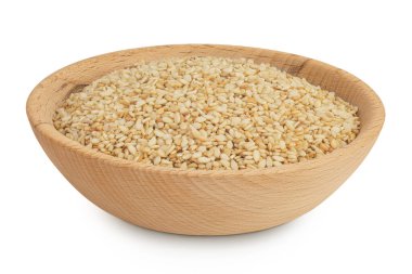 Tahta kasedeki susam tohumları beyaz arka planda tam derinlikte izole edilmiş..