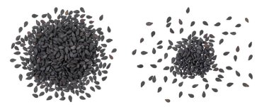 Siyah susam tohumları beyaz arkaplanda izole edilmiş. Üst Manzara. Düz yatıyordu.