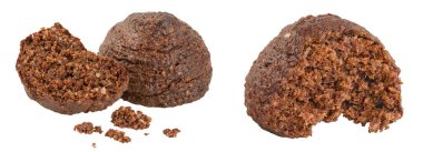 Kerob, muz, kaju, ayçiçeği tohumu ve Hindistan cevizi ezmeli çikolata kurabiyesi beyaz arka planda tam derinlikte izole edilmiş. Sağlıklı yemek, glütensiz, unsuz..