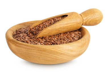 Beyaz arka planda izole edilmiş ahşap kasede keten tohumu. Üst Manzara. Düz yatıyordu.