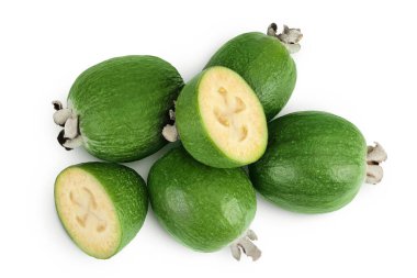 Fayjoa meyvesi beyaz arka planda izole edilmiş. Üst Manzara. Düz yatıyordu.