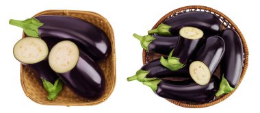 Hasır sepetteki patlıcan beyaz arka planda izole edilmiş, geniş bir alana yayılmış. Üst Manzara. Düz yatıyordu.