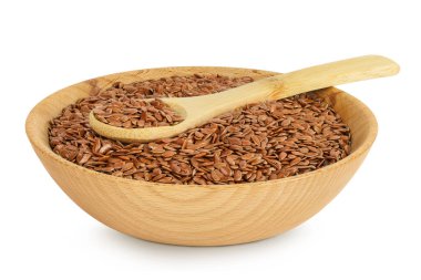 Beyaz arka planda izole edilmiş ahşap kasede keten tohumu. Üst Manzara. Düz yatıyordu.