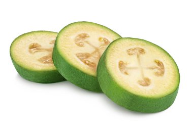Beyaz arka plan üzerinde izole feijoa meyve.