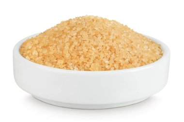 Seramik kasedeki kahverengi şeker beyaz arka planda izole edilmiş..