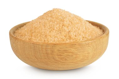 Tahta kasedeki kahverengi şeker beyaz arka planda izole edilmiş..