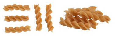 Karabuğday buğdayından yapılan Wolegrain fusilli makarnası beyaz arka planda tam derinlikte izole edilmiş. Üst Manzara. Düz yatıyordu