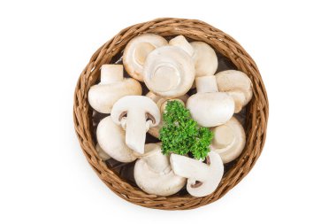 Beyaz arka planda izole edilmiş sepette taze mantar şampiyonu. Üst Manzara. Düz yatıyordu