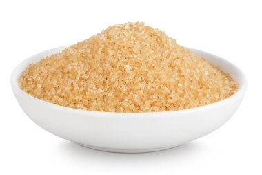 Seramik kasedeki kahverengi şeker beyaz arka planda izole edilmiş..